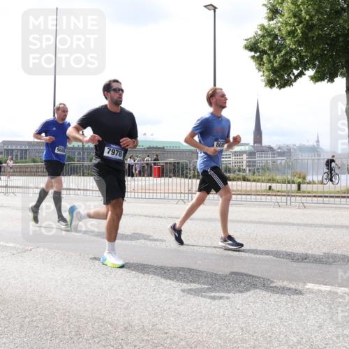 29.06.2025 - hella hamburg halbmarathon Lena Gebhardt http://msf.ph/oto/8421287 29.06.2025 10:27:44 Lombardsbrücke 9688, 7978, 808, 1148, 2080, 3389, 4372, 5177, 5285, 5825, 5847, 6214, 6632, 7497, 7764, 7944, 7978, 8085, 9567, 9688, 10158, 10412, 10413, 11256, 11692, 11739, 11766, 12500, 12780, 12823, 13043, 13860, 14206, 15607, 16569, 16804, 16838, 17427, 17791, 18012, 18097, 18301, 18626, 18766 meine-sportfotos.de