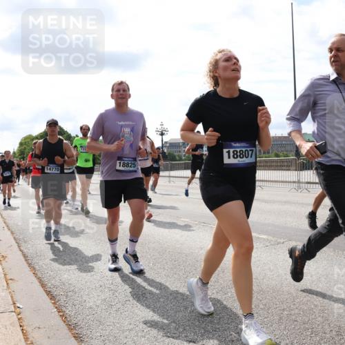29.06.2025 - hella hamburg halbmarathon Lena Gebhardt http://msf.ph/oto/8421302 29.06.2025 10:18:31 Lombardsbrücke 6270, 14770, 131, 18825, 18807, 139, 1234, 1268, 1325, 1521, 1554, 1820, 1982, 2087, 2147, 2335, 2634, 2703, 2781, 2821, 3125, 3202, 3321, 3482, 3529, 3591, 3592, 3977, 4123, 4383, 4710, 4738, 4802, 4804, 5049, 5834, 5909, 5910, 6270, 6332, 6533, 7121, 7160, 7214, 7454, 7838, 7882, 7883, 8067, 8248, 8341, 8665, 9222, 9276, 9505, 9539, 9586, 9658, 9748, 9834, 9844, 10172, 10502, 10659, 10687, 10908, 12498, 12541, 12548, 12552, 12703, 13341 meine-sportfotos.de