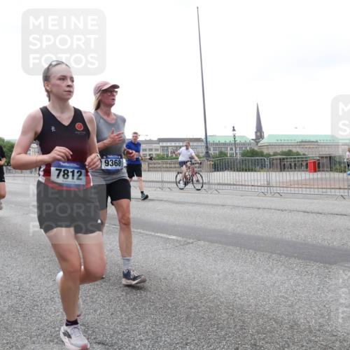 29.06.2025 - hella hamburg halbmarathon Lena Gebhardt http://msf.ph/oto/8421307 29.06.2025 10:52:35 Lombardsbrücke 17602, 13208, 13207, 7812, 9368, 1369, 1826, 2146, 2362, 2420, 2528, 2983, 3140, 3227, 3645, 4087, 4273, 4436, 4591, 4729, 4815, 5262, 5360, 6386, 6403, 6404, 6406, 6671, 6985, 7032, 7511, 7690, 7691, 7735, 7737, 7812, 8194, 8196, 8641, 9068, 9070, 9103, 9368, 9731, 10055, 10080, 10296, 10342, 10392, 10600, 10634, 10879, 10884, 10928, 10981, 11084, 11126, 11127, 11297, 11736, 11899, 11974, 12127, 12128, 12546, 12558, 12994, 14009 meine-sportfotos.de