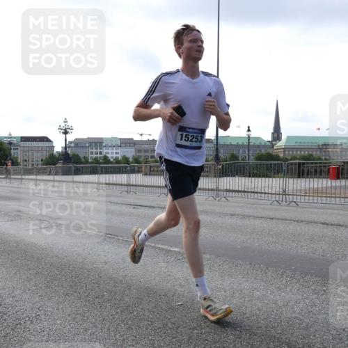 29.06.2025 - hella hamburg halbmarathon Lena Gebhardt http://msf.ph/oto/8421310 29.06.2025 09:42:21 Lombardsbrücke 15253, 1241, 2604, 2618, 2892, 6559, 7862, 10468, 10485, 11965, 13440, 13751, 14019, 14113, 14506, 15253, 16169, 16615, 17003, 17752, 18124, 18569, 18897 meine-sportfotos.de