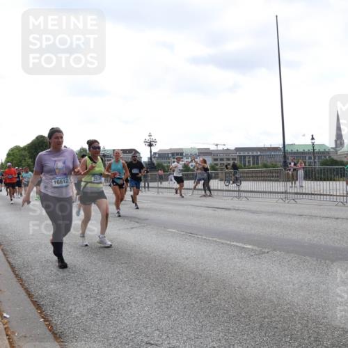 29.06.2025 - hella hamburg halbmarathon Lena Gebhardt http://msf.ph/oto/8421316 29.06.2025 10:42:54 Lombardsbrücke 16612, 2538, 1149, 1467, 1656, 1788, 1964, 1994, 2069, 2103, 2134, 2158, 2267, 2361, 2401, 2450, 2509, 2538, 2580, 2940, 2941, 2971, 3074, 3283, 3378, 3518, 3764, 3874, 4092, 4105, 4177, 4334, 4385, 4680, 4778, 5067, 5268, 5403, 5417, 5610, 5755, 5967, 6120, 6764, 7040, 7043, 7461, 7513, 8161, 8184, 8525, 8526, 8529, 8795, 8816, 8991, 9072, 9304, 9378, 9644, 9980, 10008, 10180, 10454, 10697, 11142, 11710, 12151, 12441, 13049, 13241 meine-sportfotos.de