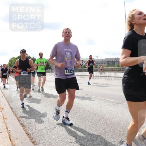 29.06.2025 - hella hamburg halbmarathon Lena Gebhardt http://msf.ph/oto/8421318 29.06.2025 10:18:31 Lombardsbrücke 14770, 18825, 07, 1869, 1234, 1268, 1325, 1521, 1554, 1820, 1982, 2087, 2147, 2335, 2634, 2703, 2781, 2821, 3125, 3202, 3321, 3482, 3529, 3591, 3592, 3977, 4123, 4383, 4710, 4738, 4802, 4804, 5049, 5834, 5909, 5910, 6270, 6332, 6533, 7121, 7160, 7214, 7454, 7838, 7882, 7883, 8067, 8248, 8341, 8665, 9222, 9276, 9505, 9539, 9586, 9658, 9748, 9834, 9844, 10172, 10502, 10659, 10687, 10908, 12498, 12541, 12548, 12552, 12703, 13341 meine-sportfotos.de