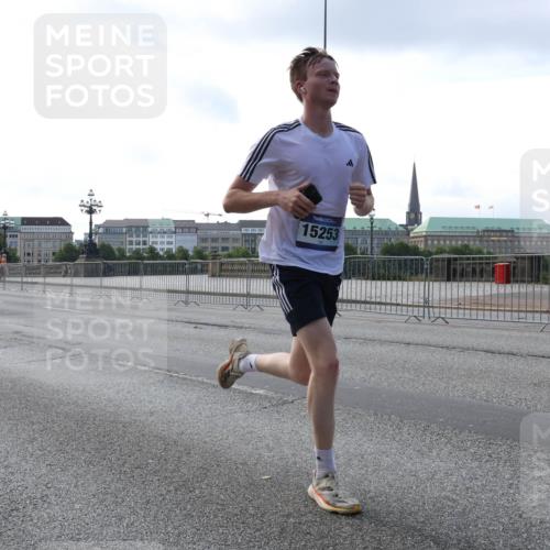 29.06.2025 - hella hamburg halbmarathon Lena Gebhardt http://msf.ph/oto/8421331 29.06.2025 09:42:21 Lombardsbrücke 15253, 1241, 2604, 2618, 2892, 6559, 7862, 10468, 10485, 11965, 13440, 13751, 14019, 14113, 14506, 15253, 16169, 16615, 17003, 17752, 18124, 18569, 18897 meine-sportfotos.de
