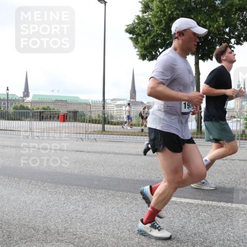 29.06.2025 - hella hamburg halbmarathon Lena Gebhardt http://msf.ph/oto/8421333 29.06.2025 10:05:50 Lombardsbrücke 194, 1229, 1448, 1830, 1842, 1936, 1981, 2298, 2471, 2540, 2624, 3062, 3461, 3929, 4014, 4169, 4542, 4782, 5073, 5762, 6014, 7741, 8051, 8316, 8894, 8909, 9339, 9477, 9736, 9737, 9738, 9917, 10343, 10791, 10998, 11784, 11873, 11958, 12557, 13042, 13054, 14465, 14642, 14987, 15766, 15772, 16092, 16441, 16546, 16687, 17731, 17740, 17885, 18768, 18857, 18973, 19248 meine-sportfotos.de