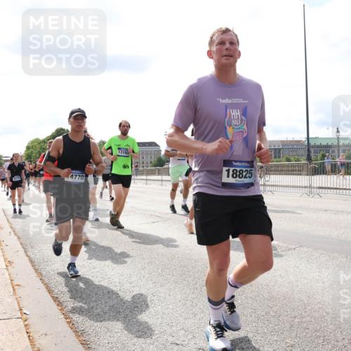 29.06.2025 - hella hamburg halbmarathon Lena Gebhardt http://msf.ph/oto/8421338 29.06.2025 10:18:32 Lombardsbrücke 6270, 4770, 8341, 13193, 18825, 1234, 1268, 1325, 1521, 1554, 1820, 1982, 2087, 2147, 2335, 2634, 2703, 2781, 2821, 3125, 3202, 3321, 3482, 3529, 3591, 3592, 3977, 4123, 4383, 4710, 4738, 4802, 4804, 5049, 5264, 5834, 5909, 5910, 6270, 6332, 6533, 7121, 7160, 7214, 7454, 7838, 7883, 8067, 8341, 8665, 9222, 9276, 9505, 9539, 9586, 9658, 9748, 9834, 9844, 10172, 10502, 10659, 10687, 10908, 12498, 12541, 12548, 12552, 12703, 13341 meine-sportfotos.de