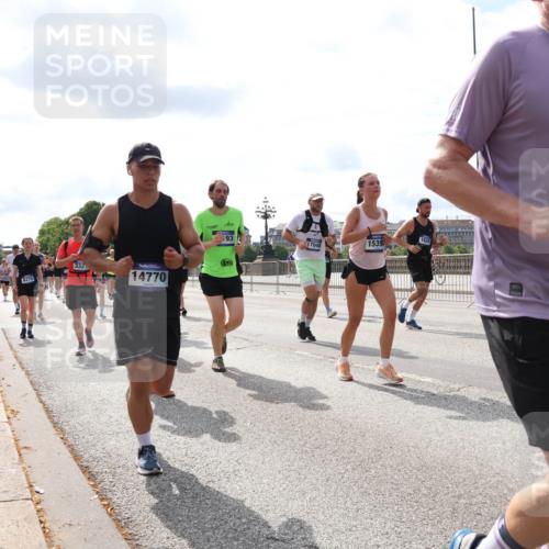 29.06.2025 - hella hamburg halbmarathon Lena Gebhardt http://msf.ph/oto/8421357 29.06.2025 10:18:32 Lombardsbrücke 332, 6270, 14770, 193, 17048, 1539, 1820, 18825, 1234, 1268, 1325, 1521, 1554, 1820, 1982, 2087, 2147, 2335, 2634, 2703, 2781, 2821, 3125, 3202, 3321, 3482, 3529, 3591, 3592, 3977, 4123, 4383, 4710, 4738, 4802, 4804, 5049, 5264, 5834, 5909, 5910, 6270, 6332, 6533, 7121, 7160, 7214, 7454, 7838, 7883, 8067, 8341, 8665, 9222, 9276, 9505, 9539, 9586, 9658, 9748, 9834, 9844, 10172, 10502, 10659, 10687, 10908, 12498, 12541, 12548, 12552, 12703, 13341 meine-sportfotos.de