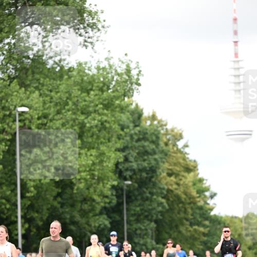 29.06.2025 - hella hamburg halbmarathon Dr. Thomas Lammeyer http://msf.ph/oto/8421359 29.06.2025 10:47:20 Kennedybrücke 1150, 1310, 1360, 1656, 1929, 1994, 2401, 2450, 2509, 2580, 2940, 2941, 3283, 3378, 3764, 3874, 4092, 4334, 4353, 4778, 4891, 4892, 5268, 5403, 5755, 6764, 6837, 7477, 7515, 7557, 8000, 8161, 8233, 8435, 9304, 10008, 10536, 10697, 10734, 10899 meine-sportfotos.de