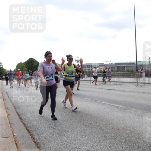 29.06.2025 - hella hamburg halbmarathon Lena Gebhardt http://msf.ph/oto/8421362 29.06.2025 10:42:54 Lombardsbrücke 16612, 61, 2538, 1149, 1467, 1656, 1788, 1964, 1994, 2069, 2103, 2134, 2158, 2267, 2361, 2401, 2450, 2509, 2538, 2580, 2940, 2941, 2971, 3074, 3283, 3378, 3518, 3764, 3874, 4092, 4105, 4177, 4334, 4385, 4680, 4778, 5067, 5268, 5403, 5417, 5610, 5755, 5967, 6120, 6764, 7040, 7043, 7461, 7513, 8161, 8184, 8525, 8526, 8529, 8795, 8816, 8991, 9072, 9304, 9378, 9644, 9980, 10008, 10180, 10454, 10697, 11142, 11710, 12151, 12441, 13049, 13241 meine-sportfotos.de