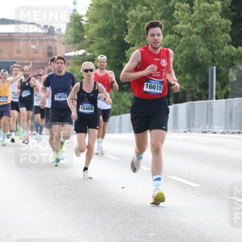 29.06.2025 - hella hamburg halbmarathon Lena Gebhardt http://msf.ph/oto/8421366 29.06.2025 09:42:24 Lombardsbrücke 17614, 19076, 320, 13872, 10468, 16615, 1241, 2604, 2618, 6559, 7862, 10468, 10485, 11078, 11965, 13440, 13872, 13913, 14019, 14113, 14506, 15253, 16169, 16615, 17003, 17752, 18124, 18569 meine-sportfotos.de