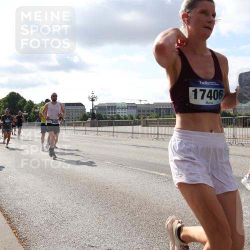 29.06.2025 - hella hamburg halbmarathon Lena Gebhardt http://msf.ph/oto/8421370 29.06.2025 09:51:47 Lombardsbrücke 18356, 17406, 1031, 1136, 1312, 1353, 1520, 1569, 1570, 1903, 1912, 1920, 2653, 2880, 2972, 3437, 3523, 3697, 4297, 4634, 4759, 4843, 4865, 4991, 4999, 5014, 5047, 5129, 5231, 5375, 5410, 5987, 6490, 6700, 6705, 6770, 7092, 7105, 7185, 7363, 7378, 7962, 8074, 8346, 8359, 8871, 8900, 9114, 9358, 9364, 10319, 10375, 10480, 10669, 10691, 10934, 10978, 11021, 11049, 11417, 11714, 11959, 12438, 12623, 12711, 14201 meine-sportfotos.de