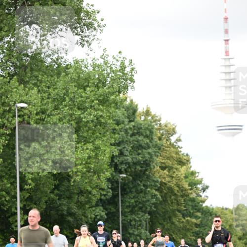 29.06.2025 - hella hamburg halbmarathon Dr. Thomas Lammeyer http://msf.ph/oto/8421372 29.06.2025 10:47:21 Kennedybrücke 1150, 1310, 1360, 1656, 1929, 1994, 2401, 2450, 2509, 2580, 2940, 2941, 3283, 3378, 3764, 3874, 4092, 4334, 4353, 4778, 4891, 4892, 5268, 5403, 5755, 6764, 6837, 7477, 7515, 7557, 8000, 8161, 8233, 8435, 9304, 10008, 10536, 10697, 10734, 10899 meine-sportfotos.de