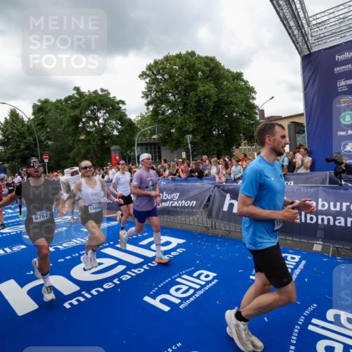 29.06.2025 - hella hamburg halbmarathon Zöllner http://msf.ph/oto/8421376 29.06.2025 10:53:44 Ziel 1502, 2058, 2082, 2518, 2630, 3819, 5399, 6762, 8335, 10549, 10895, 11588, 11589, 11604, 12632, 13865, 14702, 14818, 15061, 15441, 15856, 16092, 17482, 18143, 18514, 18666, 18715 meine-sportfotos.de