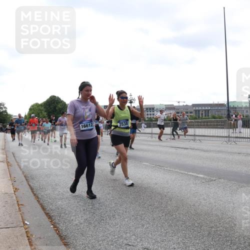 29.06.2025 - hella hamburg halbmarathon Lena Gebhardt http://msf.ph/oto/8421384 29.06.2025 10:42:54 Lombardsbrücke 16612, 2538, 1149, 1467, 1656, 1788, 1964, 1994, 2069, 2103, 2134, 2158, 2267, 2361, 2401, 2450, 2509, 2538, 2580, 2940, 2941, 2971, 3074, 3283, 3378, 3518, 3764, 3874, 4092, 4105, 4177, 4334, 4385, 4680, 4778, 5067, 5268, 5403, 5417, 5610, 5755, 5967, 6120, 6764, 7040, 7043, 7461, 7513, 8161, 8184, 8525, 8526, 8529, 8795, 8816, 8991, 9072, 9304, 9378, 9644, 9980, 10008, 10180, 10454, 10697, 11142, 11710, 12151, 12441, 13049, 13241 meine-sportfotos.de