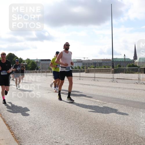 29.06.2025 - hella hamburg halbmarathon Lena Gebhardt http://msf.ph/oto/8421387 29.06.2025 09:51:48 Lombardsbrücke 18356, 18049, 434, 8900, 1136, 1312, 1353, 1520, 1569, 1570, 1903, 1912, 1920, 2653, 2880, 2972, 3437, 3523, 3697, 4297, 4634, 4759, 4843, 4865, 4991, 4999, 5014, 5047, 5129, 5231, 5375, 5410, 5987, 6490, 6700, 6705, 6770, 7092, 7105, 7185, 7363, 8074, 8346, 8359, 8871, 8900, 9114, 9358, 9364, 10319, 10375, 10480, 10669, 10691, 10934, 10978, 11021, 11049, 11417, 11714, 11959, 12438, 12623, 12711, 14201 meine-sportfotos.de