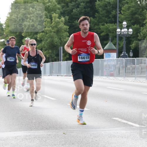 29.06.2025 - hella hamburg halbmarathon Lena Gebhardt http://msf.ph/oto/8421399 29.06.2025 09:42:26 Lombardsbrücke 17614, 19078, 13872, 0468, 16615, 2604, 2618, 6559, 7862, 10468, 10485, 11078, 11965, 13872, 13913, 14019, 14113, 14506, 15253, 16615, 17003, 17752, 18124, 18569 meine-sportfotos.de