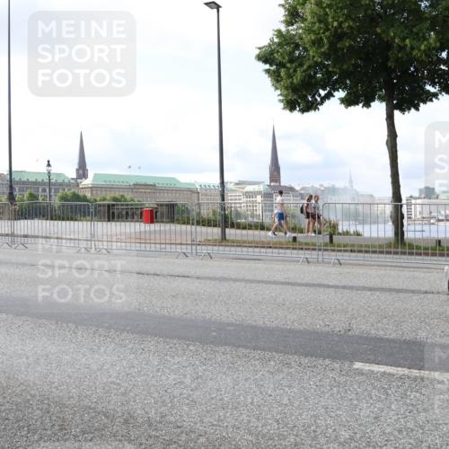 29.06.2025 - hella hamburg halbmarathon Lena Gebhardt http://msf.ph/oto/8421404 29.06.2025 10:05:50 Lombardsbrücke 17, 1229, 1448, 1830, 1842, 1936, 1981, 2298, 2471, 2540, 2624, 3062, 3461, 3929, 4014, 4169, 4542, 4782, 5073, 5762, 6014, 7741, 8051, 8316, 8894, 8909, 9339, 9477, 9736, 9737, 9738, 9917, 10343, 10791, 10998, 11784, 11873, 11958, 12557, 13042, 13054, 14465, 14642, 14987, 15766, 15772, 16092, 16441, 16546, 16687, 17731, 17740, 17885, 18768, 18857, 18973, 19248 meine-sportfotos.de