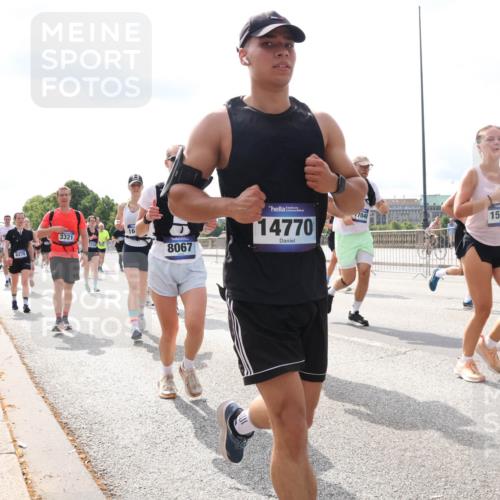 29.06.2025 - hella hamburg halbmarathon Lena Gebhardt http://msf.ph/oto/8421405 29.06.2025 10:18:33 Lombardsbrücke 3321, 6270, 16, 8067, 14770, 7048, 1539, 1234, 1325, 1521, 1554, 1820, 1982, 2087, 2335, 2634, 2703, 2781, 2821, 3125, 3202, 3321, 3482, 3529, 3591, 3592, 3977, 4123, 4383, 4710, 4738, 4802, 4804, 5049, 5264, 5266, 5834, 5909, 5910, 6270, 6332, 6533, 7051, 7121, 7160, 7214, 7454, 8067, 8341, 8665, 9222, 9276, 9505, 9539, 9586, 9658, 9748, 9834, 9844, 10172, 10502, 10659, 10687, 10908, 12498, 12541, 12548, 12552, 12703, 13341 meine-sportfotos.de