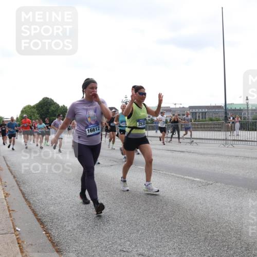 29.06.2025 - hella hamburg halbmarathon Lena Gebhardt http://msf.ph/oto/8421411 29.06.2025 10:42:54 Lombardsbrücke 16612, 1412, 2538, 1149, 1467, 1656, 1788, 1964, 1994, 2069, 2103, 2134, 2158, 2267, 2361, 2401, 2450, 2509, 2538, 2580, 2940, 2941, 2971, 3074, 3283, 3378, 3518, 3764, 3874, 4092, 4105, 4177, 4334, 4385, 4680, 4778, 5067, 5268, 5403, 5417, 5610, 5755, 5967, 6120, 6764, 7040, 7043, 7461, 7513, 8161, 8184, 8525, 8526, 8529, 8795, 8816, 8991, 9072, 9304, 9378, 9644, 9980, 10008, 10180, 10454, 10697, 11142, 11710, 12151, 12441, 13049, 13241 meine-sportfotos.de