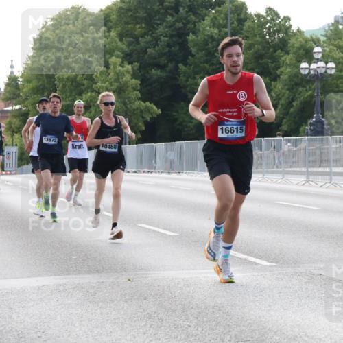 29.06.2025 - hella hamburg halbmarathon Lena Gebhardt http://msf.ph/oto/8421426 29.06.2025 09:42:26 Lombardsbrücke 13872, 17614, 10468, 16615, 2604, 2618, 6559, 7862, 10468, 10485, 11078, 11965, 13872, 13913, 14019, 14113, 14506, 15253, 16615, 17003, 17752, 18124, 18569 meine-sportfotos.de