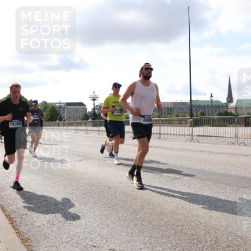 29.06.2025 - hella hamburg halbmarathon Lena Gebhardt http://msf.ph/oto/8421429 29.06.2025 09:51:48 Lombardsbrücke 14346, 18049, 18356, 8900, 13163, 88888, 1136, 1312, 1353, 1520, 1569, 1570, 1903, 1912, 1920, 2653, 2880, 2972, 3437, 3523, 3697, 4297, 4634, 4759, 4843, 4865, 4991, 4999, 5014, 5047, 5129, 5231, 5375, 5410, 5987, 6490, 6700, 6705, 6770, 7092, 7105, 7185, 7363, 8074, 8346, 8359, 8871, 8900, 9114, 9358, 9364, 10319, 10375, 10480, 10669, 10691, 10934, 10978, 11021, 11049, 11417, 11714, 11959, 12438, 12623, 12711, 14201 meine-sportfotos.de