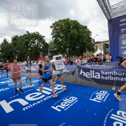 29.06.2025 - hella hamburg halbmarathon Zöllner http://msf.ph/oto/8421430 29.06.2025 10:53:45 Ziel 1502, 2058, 2082, 2518, 2630, 3819, 5399, 6762, 6877, 8285, 8335, 10549, 10895, 11588, 11589, 11604, 12632, 13865, 14702, 14818, 15061, 15441, 16092, 17482, 18143, 18514, 18666, 18715 meine-sportfotos.de