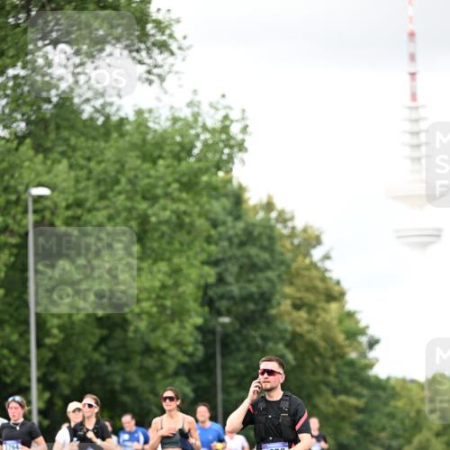 29.06.2025 - hella hamburg halbmarathon Dr. Thomas Lammeyer http://msf.ph/oto/8421433 29.06.2025 10:47:28 Kennedybrücke 1150, 1226, 1310, 1467, 1656, 2450, 2580, 2971, 3283, 3764, 4105, 4334, 4353, 4891, 4892, 5268, 5755, 6764, 7515, 7557, 8161, 8233, 8435, 9304, 10008, 10536, 10734, 10899 meine-sportfotos.de
