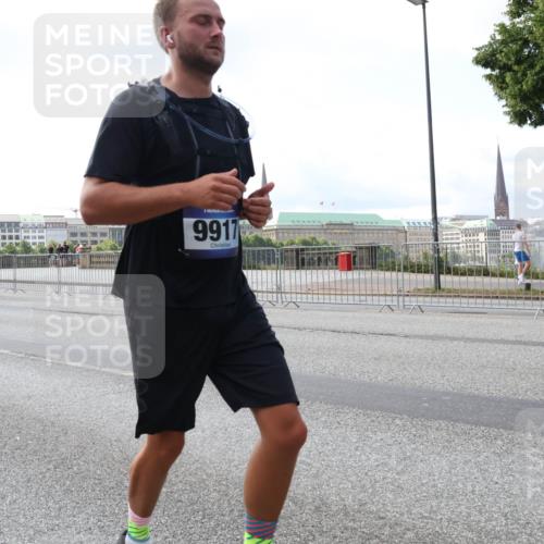 29.06.2025 - hella hamburg halbmarathon Lena Gebhardt http://msf.ph/oto/8421434 29.06.2025 10:05:50 Lombardsbrücke 9917, 1229, 1448, 1830, 1842, 1936, 1981, 2298, 2471, 2540, 2624, 3062, 3461, 3929, 4014, 4169, 4542, 4782, 5073, 5762, 6014, 7741, 8051, 8316, 8894, 8909, 9339, 9477, 9736, 9737, 9738, 9917, 10343, 10791, 10998, 11784, 11873, 11958, 12557, 13042, 13054, 14465, 14642, 14987, 15766, 15772, 16092, 16441, 16546, 16687, 17731, 17740, 17885, 18768, 18857, 18973, 19248 meine-sportfotos.de