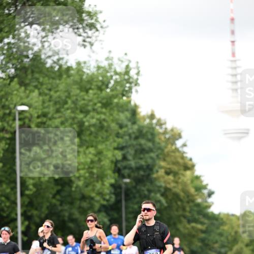29.06.2025 - hella hamburg halbmarathon Dr. Thomas Lammeyer http://msf.ph/oto/8421439 29.06.2025 10:47:28 Kennedybrücke 1150, 1226, 1310, 1467, 1656, 2450, 2580, 2971, 3283, 3764, 4105, 4334, 4353, 4891, 4892, 5268, 5755, 6764, 7515, 7557, 8161, 8233, 8435, 9304, 10008, 10536, 10734, 10899 meine-sportfotos.de