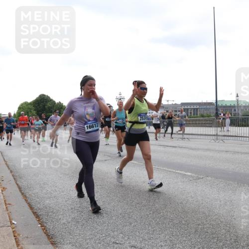 29.06.2025 - hella hamburg halbmarathon Lena Gebhardt http://msf.ph/oto/8421441 29.06.2025 10:42:54 Lombardsbrücke 16612, 14126, 2538, 1149, 1467, 1656, 1788, 1964, 1994, 2069, 2103, 2134, 2158, 2267, 2361, 2401, 2450, 2509, 2538, 2580, 2940, 2941, 2971, 3074, 3283, 3378, 3518, 3764, 3874, 4092, 4105, 4177, 4334, 4385, 4680, 4778, 5067, 5268, 5403, 5417, 5610, 5755, 5967, 6120, 6764, 7040, 7043, 7461, 7513, 8161, 8184, 8525, 8526, 8529, 8795, 8816, 8991, 9072, 9304, 9378, 9644, 9980, 10008, 10180, 10454, 10697, 11142, 11710, 12151, 12441, 13049, 13241 meine-sportfotos.de