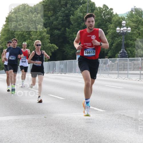 29.06.2025 - hella hamburg halbmarathon Lena Gebhardt http://msf.ph/oto/8421444 29.06.2025 09:42:27 Lombardsbrücke 17614, 19078, 13872, 11078, 16615, 2604, 2618, 6559, 7862, 10468, 10485, 11078, 11965, 13872, 13913, 14019, 14113, 14506, 15253, 16615, 17003, 17614, 17752, 18124, 18569, 19078 meine-sportfotos.de