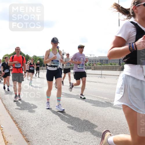 29.06.2025 - hella hamburg halbmarathon Lena Gebhardt http://msf.ph/oto/8421450 29.06.2025 10:18:34 Lombardsbrücke 6270, 3321, 1234, 16833, 8341, 4123, 8067, 7048, 1234, 1325, 1521, 1554, 1820, 1982, 2087, 2335, 2634, 2703, 2781, 2821, 3125, 3202, 3321, 3482, 3529, 3591, 3592, 3977, 4123, 4383, 4710, 4738, 4802, 4804, 5049, 5264, 5266, 5834, 5909, 5910, 6270, 6332, 6533, 7051, 7121, 7160, 7214, 7454, 8067, 8341, 8665, 9222, 9276, 9505, 9549, 9586, 9658, 9748, 9834, 9844, 10172, 10467, 10502, 10659, 10687, 10908, 12498, 12541, 12548, 12552, 12703, 13341 meine-sportfotos.de