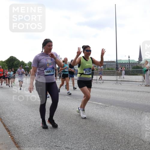 29.06.2025 - hella hamburg halbmarathon Lena Gebhardt http://msf.ph/oto/8421470 29.06.2025 10:42:55 Lombardsbrücke 16612, 141, 2538, 1149, 1467, 1656, 1788, 1964, 1994, 2103, 2134, 2158, 2267, 2361, 2401, 2450, 2509, 2538, 2580, 2940, 2941, 2971, 3074, 3283, 3378, 3518, 3764, 3874, 4092, 4105, 4177, 4334, 4385, 4680, 4778, 5067, 5268, 5403, 5417, 5610, 5755, 5967, 6120, 6764, 7040, 7043, 7461, 7513, 8161, 8184, 8529, 8795, 8816, 8991, 9072, 9304, 9378, 9644, 9980, 10008, 10180, 10454, 10697, 11142, 11710, 12151, 12441, 13049, 13241 meine-sportfotos.de