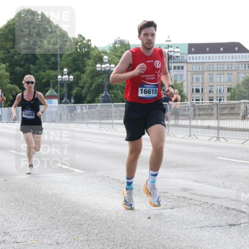29.06.2025 - hella hamburg halbmarathon Lena Gebhardt http://msf.ph/oto/8421471 29.06.2025 09:42:28 Lombardsbrücke 13872, 10468, 16615, 2604, 2618, 9269, 10468, 10485, 11078, 11965, 13872, 13913, 14019, 14113, 14506, 15253, 16615, 17003, 17614, 17752, 18569, 19041, 19042, 19050, 19078 meine-sportfotos.de