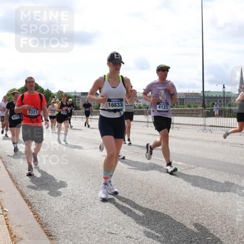 29.06.2025 - hella hamburg halbmarathon Lena Gebhardt http://msf.ph/oto/8421478 29.06.2025 10:18:34 Lombardsbrücke 6270, 3321, 1234, 16833, 4123, 1234, 1325, 1521, 1554, 1820, 1982, 2087, 2335, 2634, 2703, 2781, 2821, 3125, 3202, 3321, 3482, 3529, 3591, 3592, 3977, 4123, 4383, 4710, 4738, 4802, 4804, 5049, 5264, 5266, 5834, 5909, 5910, 6270, 6332, 6533, 7051, 7121, 7160, 7214, 7454, 8067, 8341, 8665, 9222, 9276, 9505, 9549, 9586, 9658, 9748, 9834, 9844, 10172, 10467, 10502, 10659, 10687, 10908, 12498, 12541, 12548, 12552, 12703, 13341 meine-sportfotos.de