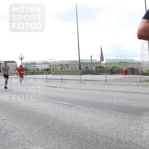 29.06.2025 - hella hamburg halbmarathon Lena Gebhardt http://msf.ph/oto/8421484 29.06.2025 10:05:51 Lombardsbrücke 5762, 9477, 1229, 1448, 1830, 1842, 1936, 1981, 2298, 2471, 2540, 2624, 3062, 3461, 3929, 4014, 4169, 4542, 4782, 5073, 5762, 6014, 7741, 8051, 8316, 8894, 8909, 9339, 9477, 9736, 9737, 9738, 9917, 10343, 10791, 10998, 11784, 11873, 11958, 13042, 13054, 14465, 14642, 14987, 15229, 15766, 15772, 16092, 16441, 16546, 16687, 17731, 17740, 17885, 18768, 18857, 18973, 19248 meine-sportfotos.de