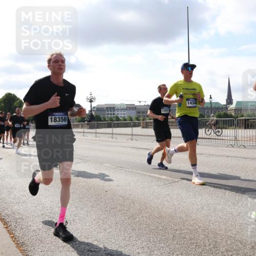 29.06.2025 - hella hamburg halbmarathon Lena Gebhardt http://msf.ph/oto/8421490 29.06.2025 09:51:49 Lombardsbrücke 13183, 18356, 12623, 14346, 8900, 1136, 1312, 1353, 1520, 1569, 1570, 1903, 1912, 1920, 2653, 2880, 2972, 3437, 3523, 3697, 4297, 4634, 4759, 4843, 4865, 4991, 4999, 5014, 5047, 5129, 5231, 5336, 5375, 5410, 5987, 6490, 6700, 6705, 6770, 7092, 7105, 7185, 7363, 8074, 8346, 8359, 8564, 8871, 8900, 9114, 9358, 9364, 9659, 10319, 10375, 10480, 10669, 10691, 10934, 10978, 11021, 11049, 11417, 11714, 11959, 12438, 12623, 12711 meine-sportfotos.de
