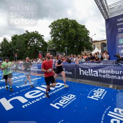 29.06.2025 - hella hamburg halbmarathon Zöllner http://msf.ph/oto/8421495 29.06.2025 10:53:47 Ziel 1422, 2058, 2082, 2518, 5399, 5607, 6877, 7177, 8285, 8335, 10529, 10895, 11588, 11589, 11604, 13865, 14702, 14818, 15061, 15441, 16092, 17482, 17740, 18143, 18249, 18514 meine-sportfotos.de