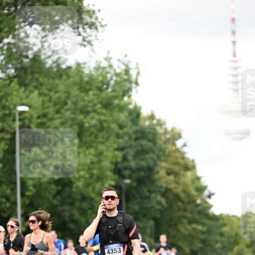 29.06.2025 - hella hamburg halbmarathon Dr. Thomas Lammeyer http://msf.ph/oto/8421499 29.06.2025 10:47:30 Kennedybrücke 1150, 1226, 1310, 1467, 2267, 2450, 2538, 2580, 2971, 3283, 3288, 3764, 4105, 4177, 4334, 4353, 4891, 4892, 5268, 5755, 7515, 7557, 8161, 8233, 8435, 9304, 10008, 10536, 10899 meine-sportfotos.de