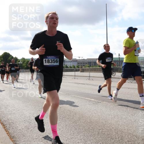 29.06.2025 - hella hamburg halbmarathon Lena Gebhardt http://msf.ph/oto/8421510 29.06.2025 09:51:49 Lombardsbrücke 151, 13163, 3437, 18356, 12623, 143, 1136, 1312, 1353, 1520, 1569, 1570, 1903, 1912, 1920, 2653, 2880, 2972, 3437, 3523, 3697, 4297, 4634, 4759, 4843, 4865, 4991, 4999, 5014, 5047, 5129, 5231, 5336, 5375, 5410, 5987, 6490, 6700, 6705, 6770, 7092, 7105, 7185, 7363, 8074, 8346, 8359, 8564, 8871, 8900, 9114, 9358, 9364, 9659, 10319, 10375, 10480, 10669, 10691, 10934, 10978, 11021, 11049, 11417, 11714, 11959, 12438, 12623, 12711 meine-sportfotos.de