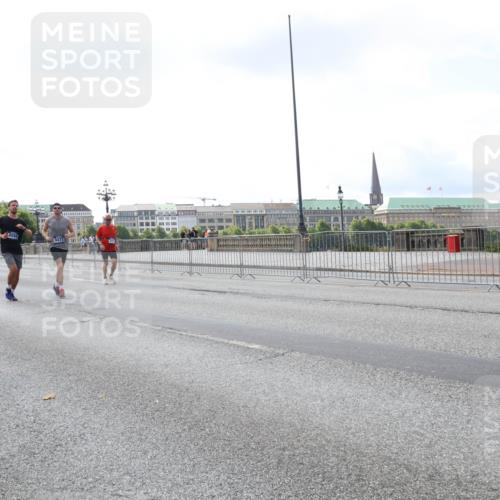29.06.2025 - hella hamburg halbmarathon Lena Gebhardt http://msf.ph/oto/8421511 29.06.2025 10:05:51 Lombardsbrücke 5762, 8804, 9477, 1229, 1448, 1830, 1842, 1936, 1981, 2298, 2471, 2540, 2624, 3062, 3461, 3929, 4014, 4169, 4542, 4782, 5073, 5762, 6014, 7741, 8051, 8316, 8894, 8909, 9339, 9477, 9736, 9737, 9738, 9917, 10343, 10791, 10998, 11784, 11873, 11958, 13042, 13054, 14465, 14642, 14987, 15229, 15766, 15772, 16092, 16441, 16546, 16687, 17731, 17740, 17885, 18768, 18857, 18973, 19248 meine-sportfotos.de