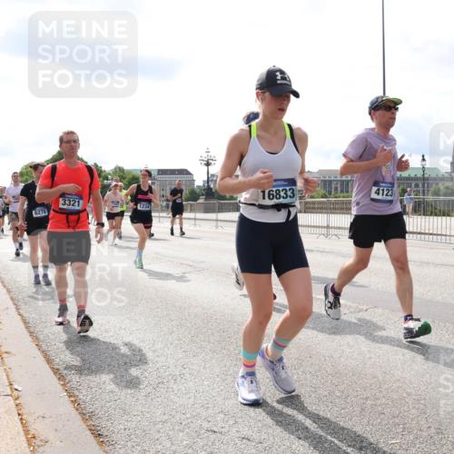 29.06.2025 - hella hamburg halbmarathon Lena Gebhardt http://msf.ph/oto/8421513 29.06.2025 10:18:34 Lombardsbrücke 6270, 16833, 4123, 3321, 1234, 1234, 1325, 1521, 1554, 1820, 1982, 2087, 2335, 2634, 2703, 2781, 2821, 3125, 3202, 3321, 3482, 3529, 3591, 3592, 3977, 4123, 4383, 4710, 4738, 4802, 4804, 5049, 5264, 5266, 5834, 5909, 5910, 6270, 6332, 6533, 7051, 7121, 7160, 7214, 7454, 8067, 8341, 8665, 9222, 9276, 9505, 9549, 9586, 9658, 9748, 9834, 9844, 10172, 10467, 10502, 10659, 10687, 10908, 12498, 12541, 12548, 12552, 12703, 13341 meine-sportfotos.de