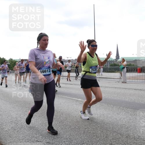 29.06.2025 - hella hamburg halbmarathon Lena Gebhardt http://msf.ph/oto/8421517 29.06.2025 10:42:55 Lombardsbrücke 337, 2509, 16612, 2538, 1149, 1467, 1656, 1788, 1964, 1994, 2103, 2134, 2158, 2267, 2361, 2401, 2450, 2509, 2538, 2580, 2940, 2941, 2971, 3074, 3283, 3378, 3518, 3764, 3874, 4092, 4105, 4177, 4334, 4385, 4680, 4778, 5067, 5268, 5403, 5417, 5610, 5755, 5967, 6120, 6764, 7040, 7043, 7461, 7513, 8161, 8184, 8529, 8795, 8816, 8991, 9072, 9304, 9378, 9644, 9980, 10008, 10180, 10454, 10697, 11142, 11710, 12151, 12441, 13049, 13241 meine-sportfotos.de