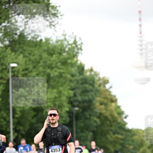 29.06.2025 - hella hamburg halbmarathon Dr. Thomas Lammeyer http://msf.ph/oto/8421533 29.06.2025 10:47:31 Kennedybrücke 1226, 1310, 1467, 2267, 2450, 2538, 2580, 2971, 3283, 3288, 3764, 4105, 4177, 4302, 4334, 4353, 4891, 4892, 5268, 5755, 7557, 7872, 8161, 8233, 8435, 9304, 10536, 10899 meine-sportfotos.de