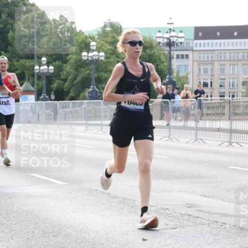 29.06.2025 - hella hamburg halbmarathon Lena Gebhardt http://msf.ph/oto/8421538 29.06.2025 09:42:29 Lombardsbrücke 13872, 110, 0403, 2604, 2618, 9269, 10468, 10485, 11078, 12360, 13872, 13913, 14113, 14506, 14836, 15253, 16615, 17003, 17614, 17752, 18569, 19041, 19042, 19050, 19078 meine-sportfotos.de