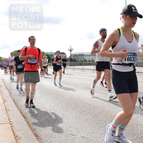 29.06.2025 - hella hamburg halbmarathon Lena Gebhardt http://msf.ph/oto/8421541 29.06.2025 10:18:34 Lombardsbrücke 6270, 3321, 1234, 6833, 4123, 1234, 1325, 1521, 1554, 1820, 1982, 2087, 2335, 2634, 2703, 2781, 2821, 3125, 3202, 3321, 3482, 3529, 3591, 3592, 3977, 4123, 4383, 4710, 4738, 4802, 4804, 5049, 5264, 5266, 5834, 5909, 5910, 6270, 6332, 6533, 7051, 7121, 7160, 7214, 7454, 8067, 8341, 8665, 9222, 9276, 9505, 9549, 9586, 9658, 9748, 9834, 9844, 10172, 10467, 10502, 10659, 10687, 10908, 12498, 12541, 12548, 12552, 12703, 13341 meine-sportfotos.de