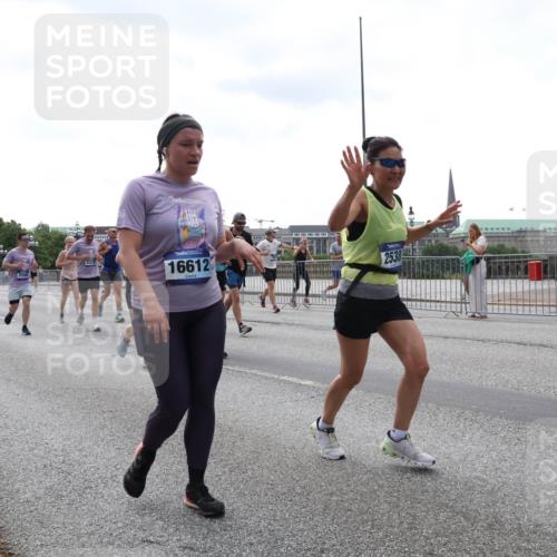 29.06.2025 - hella hamburg halbmarathon Lena Gebhardt http://msf.ph/oto/8421546 29.06.2025 10:42:55 Lombardsbrücke 337, 2509, 16612, 2538, 1149, 1467, 1656, 1788, 1964, 1994, 2103, 2134, 2158, 2267, 2361, 2401, 2450, 2509, 2538, 2580, 2940, 2941, 2971, 3074, 3283, 3378, 3518, 3764, 3874, 4092, 4105, 4177, 4334, 4385, 4680, 4778, 5067, 5268, 5403, 5417, 5610, 5755, 5967, 6120, 6764, 7040, 7043, 7461, 7513, 8161, 8184, 8529, 8795, 8816, 8991, 9072, 9304, 9378, 9644, 9980, 10008, 10180, 10454, 10697, 11142, 11710, 12151, 12441, 13049, 13241 meine-sportfotos.de