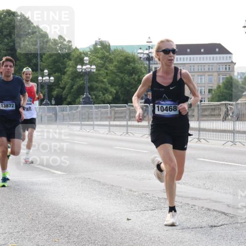 29.06.2025 - hella hamburg halbmarathon Lena Gebhardt http://msf.ph/oto/8421549 29.06.2025 09:42:30 Lombardsbrücke 78, 13872, 10468, 2604, 2618, 7331, 7855, 9269, 10468, 10485, 11078, 12360, 13872, 13913, 14113, 14506, 14753, 14836, 15253, 16615, 17003, 17614, 18569, 19041, 19042, 19050, 19078 meine-sportfotos.de