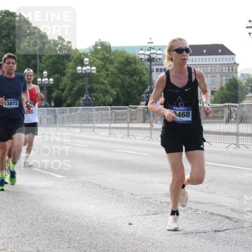 29.06.2025 - hella hamburg halbmarathon Lena Gebhardt http://msf.ph/oto/8421565 29.06.2025 09:42:30 Lombardsbrücke 13872, 8, 468, 2604, 2618, 7331, 7855, 9269, 10468, 10485, 11078, 12360, 13872, 13913, 14113, 14506, 14753, 14836, 15253, 16615, 17003, 17614, 18569, 19041, 19042, 19050, 19078 meine-sportfotos.de