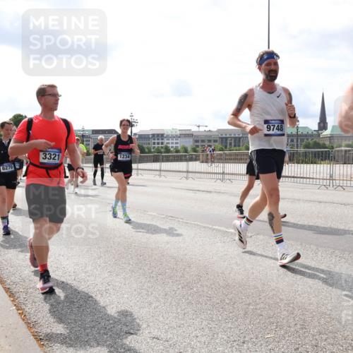 29.06.2025 - hella hamburg halbmarathon Lena Gebhardt http://msf.ph/oto/8421572 29.06.2025 10:18:35 Lombardsbrücke 6270, 3321, 1234, 9748, 1234, 1521, 1554, 1820, 1982, 2087, 2335, 2634, 2703, 2781, 2821, 3125, 3202, 3321, 3482, 3529, 3591, 3592, 4123, 4383, 4710, 4738, 4802, 4804, 5049, 5264, 5266, 5834, 5909, 5910, 6270, 6332, 6533, 7051, 7121, 7160, 7214, 7454, 8067, 8341, 8665, 9222, 9276, 9505, 9549, 9586, 9658, 9748, 9834, 9844, 10172, 10467, 10502, 10659, 10687, 10908, 12498, 12541, 12548, 12552, 12703, 13341 meine-sportfotos.de