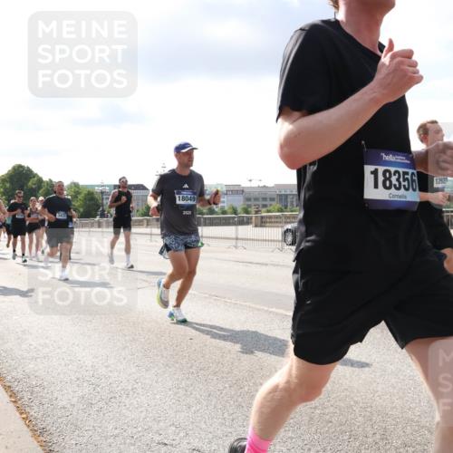 29.06.2025 - hella hamburg halbmarathon Lena Gebhardt http://msf.ph/oto/8421573 29.06.2025 09:51:49 Lombardsbrücke 18049, 3437, 2023, 13183, 18356, 12623, 1136, 1312, 1353, 1520, 1569, 1570, 1903, 1912, 1920, 2653, 2880, 2972, 3437, 3523, 3697, 4297, 4634, 4759, 4843, 4865, 4991, 4999, 5014, 5047, 5129, 5231, 5336, 5375, 5410, 5987, 6490, 6700, 6705, 6770, 7092, 7105, 7185, 7363, 8074, 8346, 8359, 8564, 8871, 8900, 9114, 9358, 9364, 9659, 10319, 10375, 10480, 10669, 10691, 10934, 10978, 11021, 11049, 11417, 11714, 11959, 12438, 12623, 12711 meine-sportfotos.de